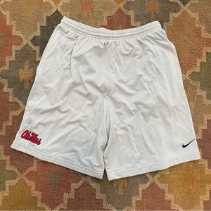 Ole Miss Rebels Nike shorts Men’s size Large